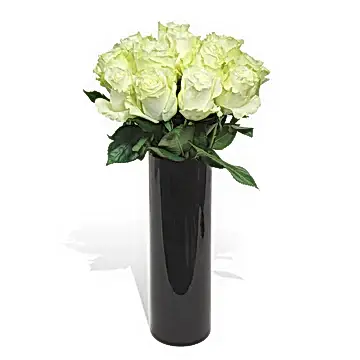 A bunch of white roses